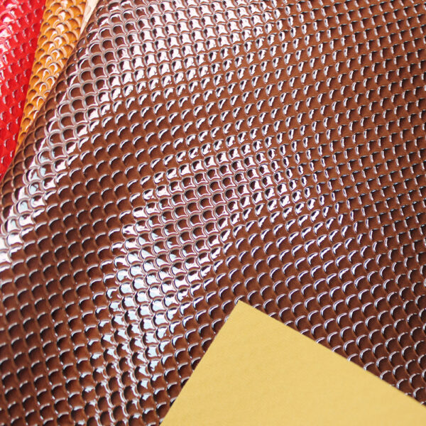 XZ73134 glossy fish scale PVC leather for bags with single-needle brushed fabric backing